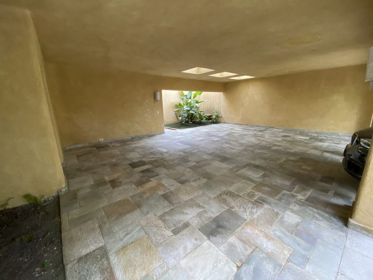 CASA NA PRAIA DE PERNAMBUCO – GUARUJÁ