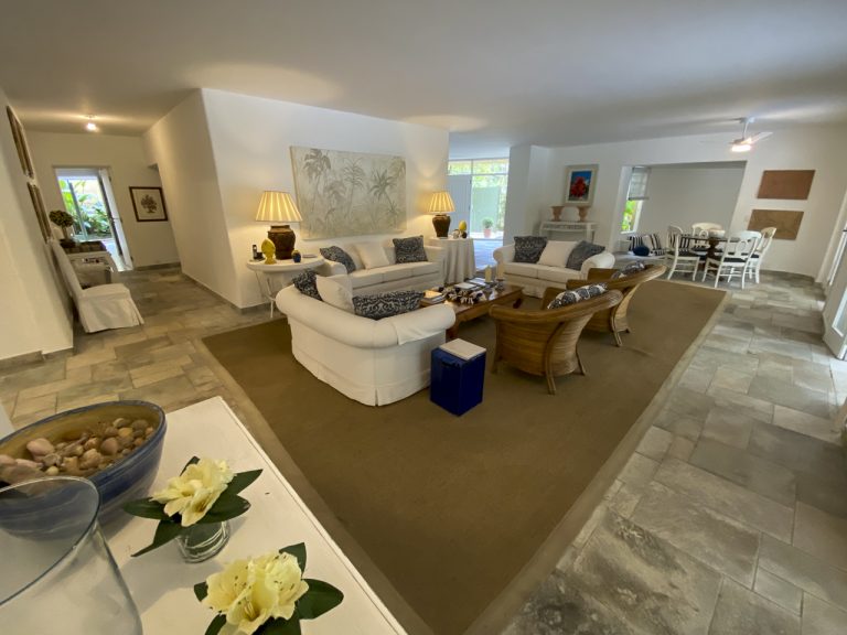 CASA NA PRAIA DE PERNAMBUCO – GUARUJÁ