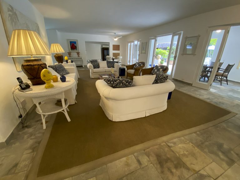 CASA NA PRAIA DE PERNAMBUCO – GUARUJÁ