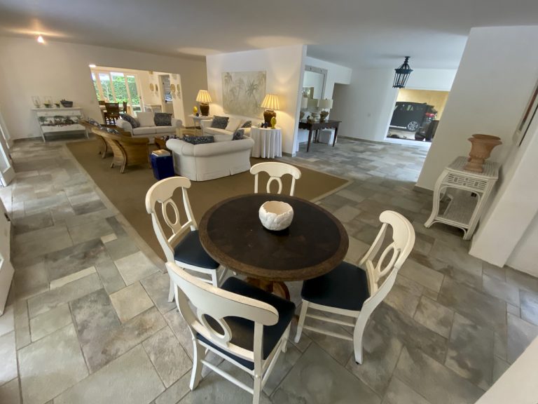 CASA NA PRAIA DE PERNAMBUCO – GUARUJÁ