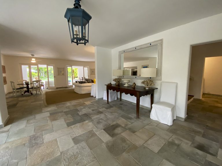 CASA NA PRAIA DE PERNAMBUCO – GUARUJÁ