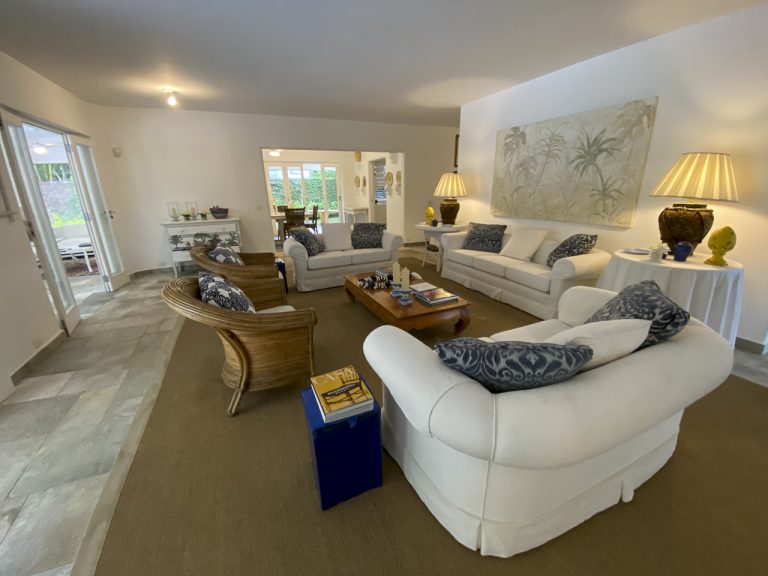 CASA NA PRAIA DE PERNAMBUCO – GUARUJÁ