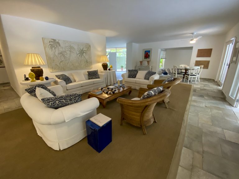 CASA NA PRAIA DE PERNAMBUCO – GUARUJÁ