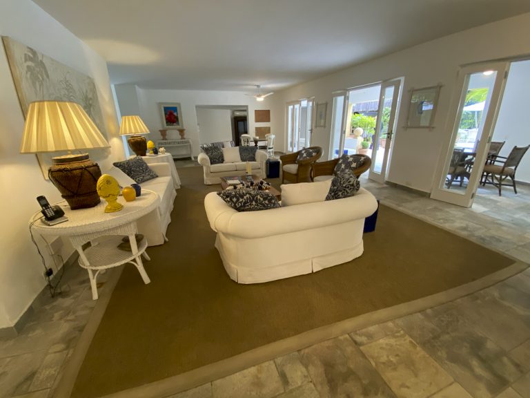 CASA NA PRAIA DE PERNAMBUCO – GUARUJÁ