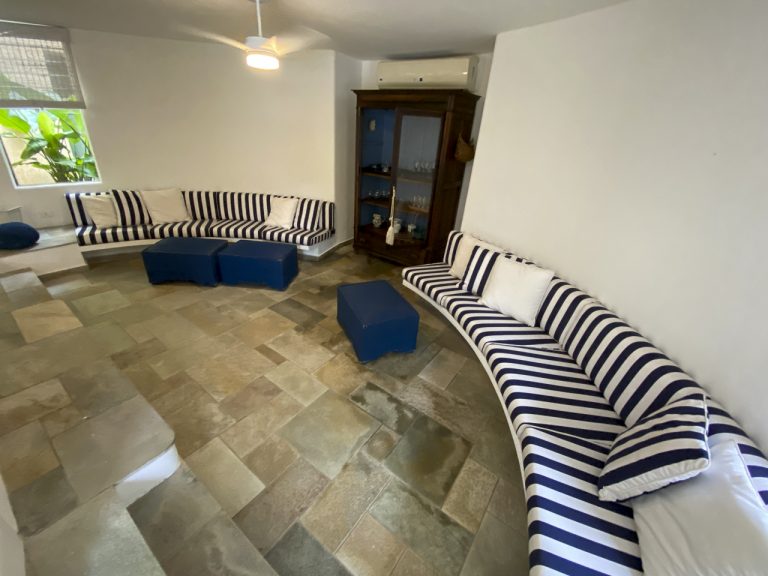 CASA NA PRAIA DE PERNAMBUCO – GUARUJÁ