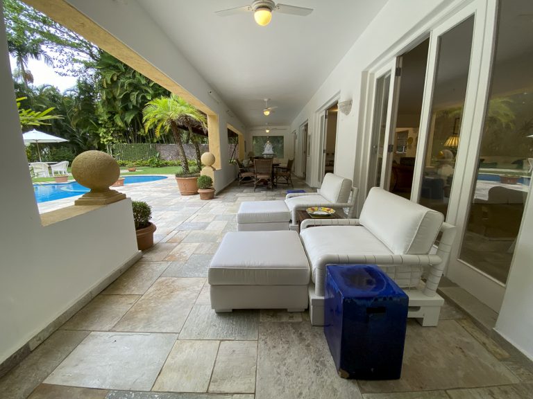 CASA NA PRAIA DE PERNAMBUCO – GUARUJÁ