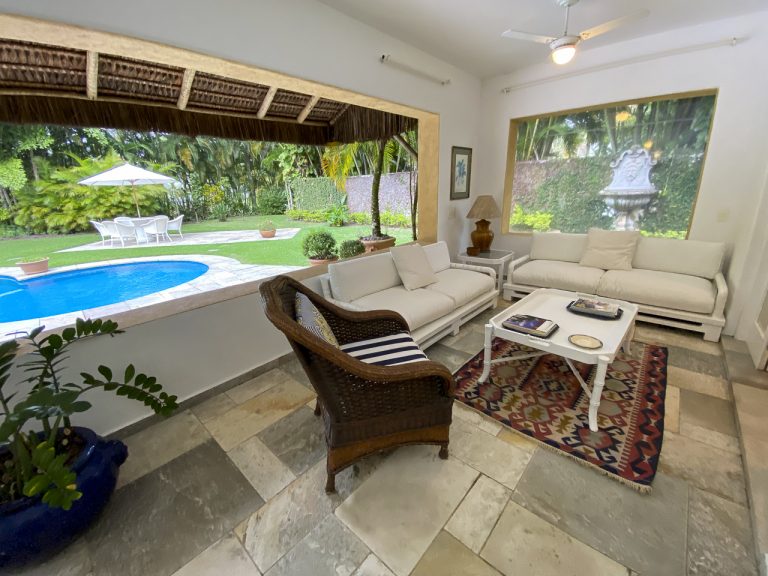 CASA NA PRAIA DE PERNAMBUCO – GUARUJÁ