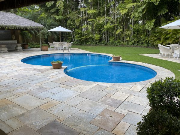 CASA NA PRAIA DE PERNAMBUCO – GUARUJÁ