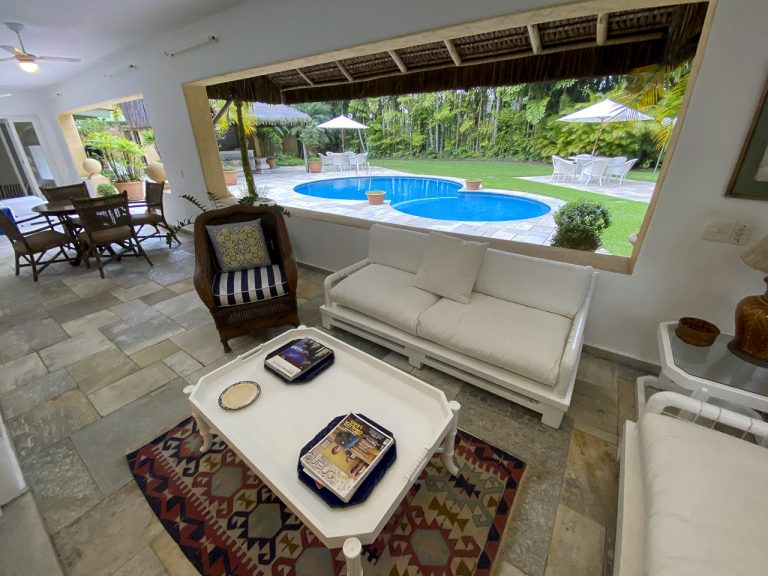 CASA NA PRAIA DE PERNAMBUCO – GUARUJÁ