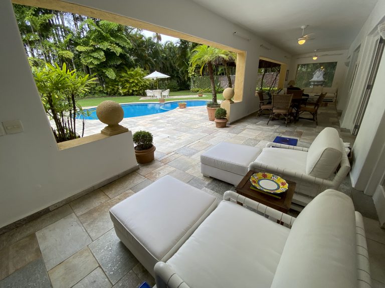 CASA NA PRAIA DE PERNAMBUCO – GUARUJÁ