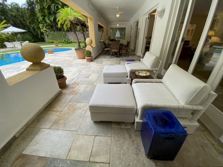 CASA NA PRAIA DE PERNAMBUCO – GUARUJÁ