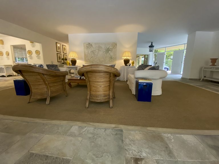 CASA NA PRAIA DE PERNAMBUCO – GUARUJÁ