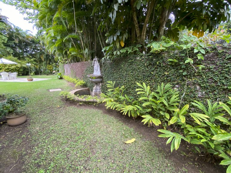 CASA NA PRAIA DE PERNAMBUCO – GUARUJÁ