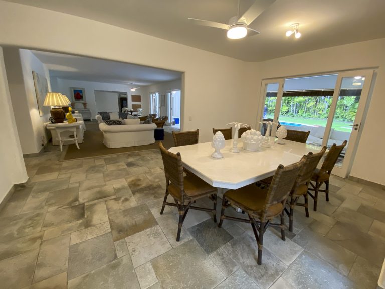 CASA NA PRAIA DE PERNAMBUCO – GUARUJÁ