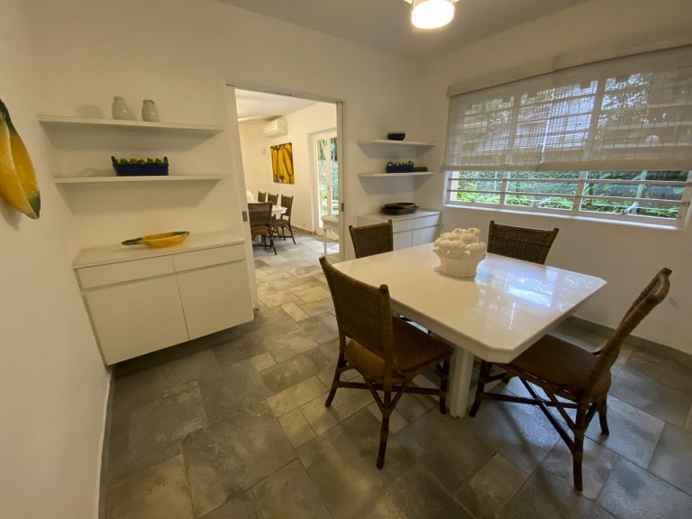 CASA NA PRAIA DE PERNAMBUCO – GUARUJÁ