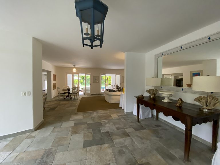 CASA NA PRAIA DE PERNAMBUCO – GUARUJÁ