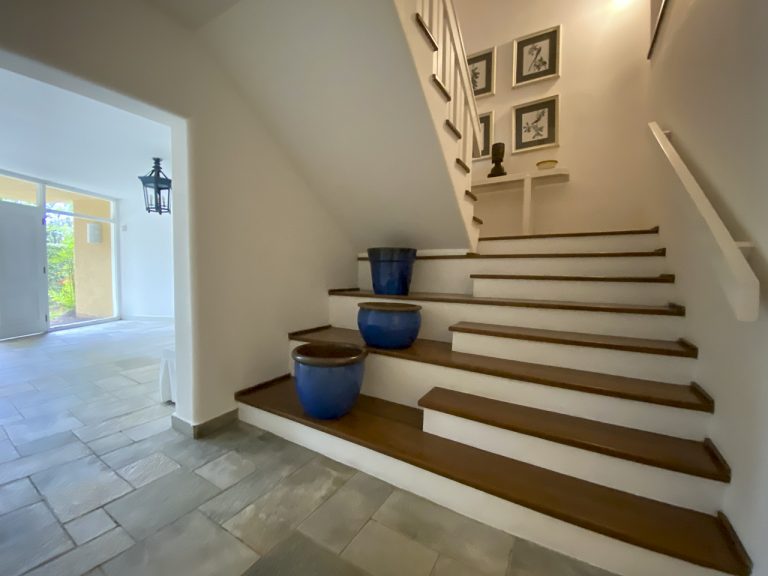 CASA NA PRAIA DE PERNAMBUCO – GUARUJÁ