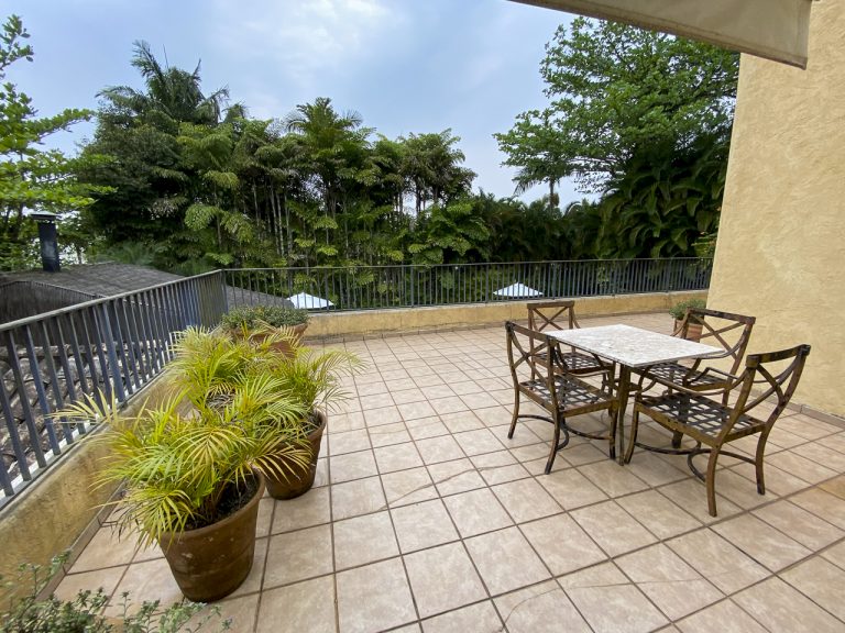 CASA NA PRAIA DE PERNAMBUCO – GUARUJÁ