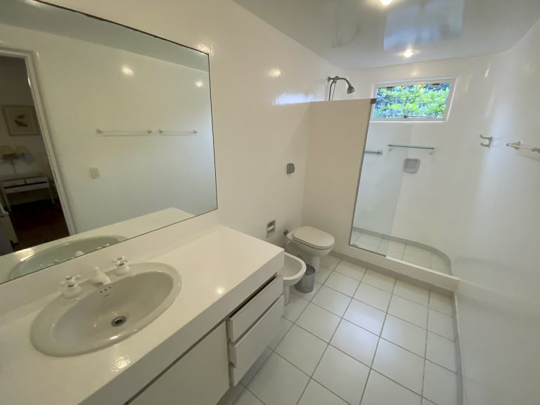 CASA NA PRAIA DE PERNAMBUCO – GUARUJÁ