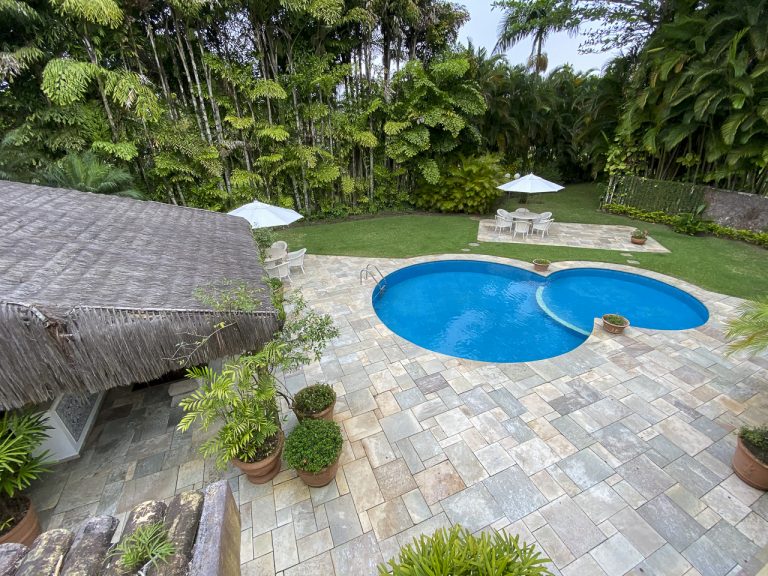 CASA NA PRAIA DE PERNAMBUCO – GUARUJÁ