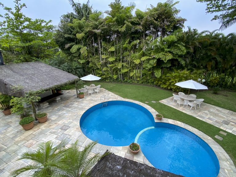 CASA NA PRAIA DE PERNAMBUCO – GUARUJÁ