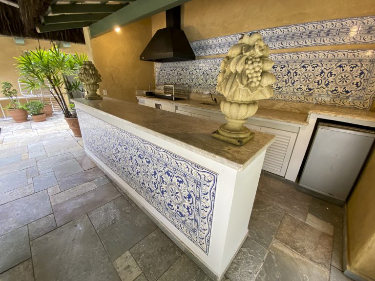 CASA NA PRAIA DE PERNAMBUCO – GUARUJÁ