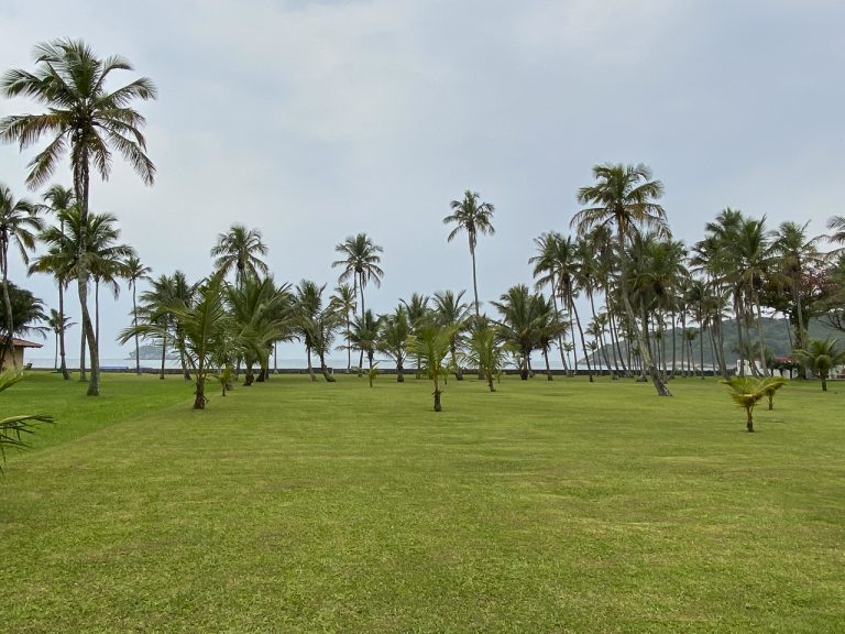 CASA NA PRAIA DE PERNAMBUCO – GUARUJÁ