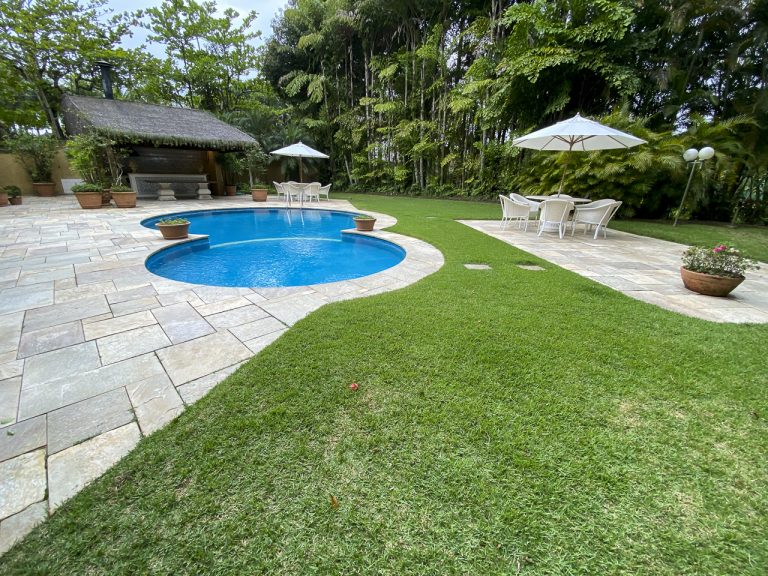 CASA NA PRAIA DE PERNAMBUCO – GUARUJÁ