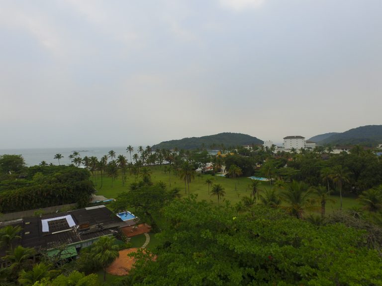 CASA NA PRAIA DE PERNAMBUCO – GUARUJÁ