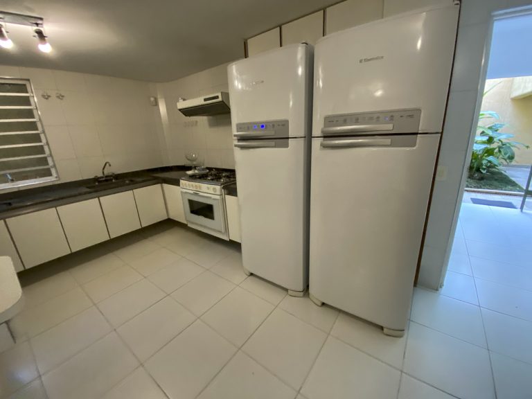 CASA NA PRAIA DE PERNAMBUCO – GUARUJÁ